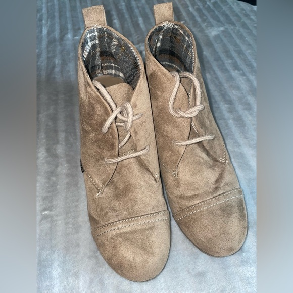 Bongo Tan Wedges - Picture 3 of 3